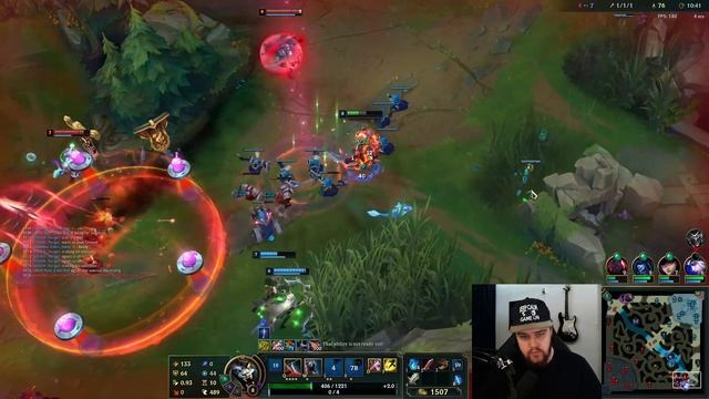 RENGAR JUNGLE ABSOLUTELY FEASTS IN SOLO Q GAMES! - Best Build/Runes S+ Guide - League of Legends смотреть онлайн
