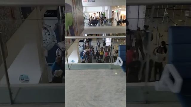 ?? Что тебе нужно у меня домма ? Аэропорт Неаполя • 21.08.2021 смотреть онлайн