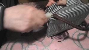 Замок на сумке обуви или одежде плохо работает. Как исправить? Смазать замок правильно и просто.