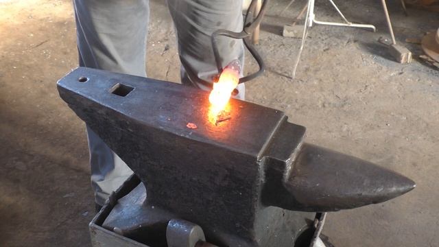 Маленький кованый молоток смотреть онлайн