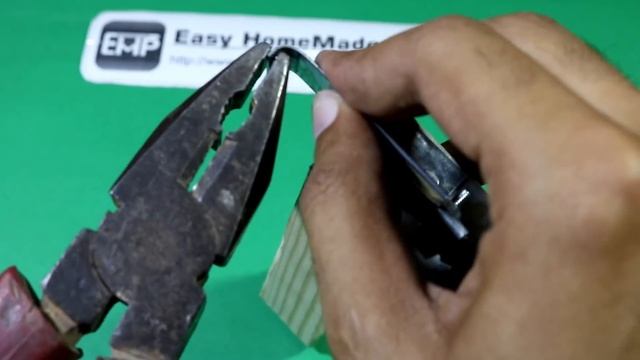 How to make a Powerful Mini JIGSAW at home - 12V смотреть онлайн