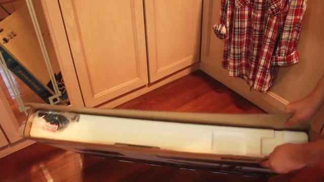 Unboxed : Samsung 32" LED TV Series 4 | 4000, model number UA32D4000NXXM смотреть онлайн