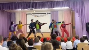 Танец в стиле 90-х/флешмоб 90-тых