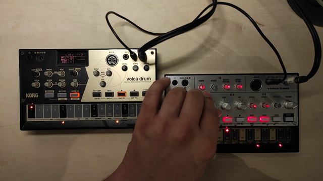 Me-Time-Jam (50 min Volca Bass & Drum Improvisation) смотреть онлайн