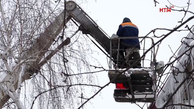 Борьба с сосульками продолжается. смотреть онлайн