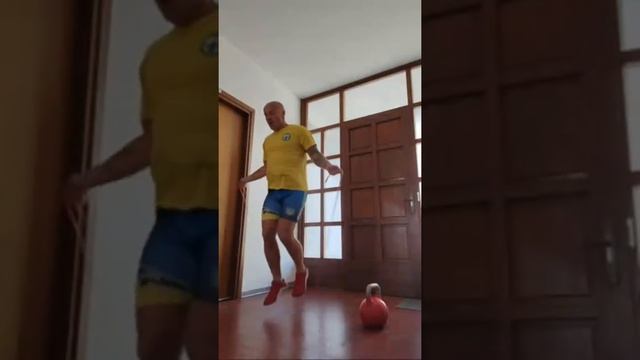 Гиря и скакалка. Силовое кардио с гирей 32 кг смотреть онлайн