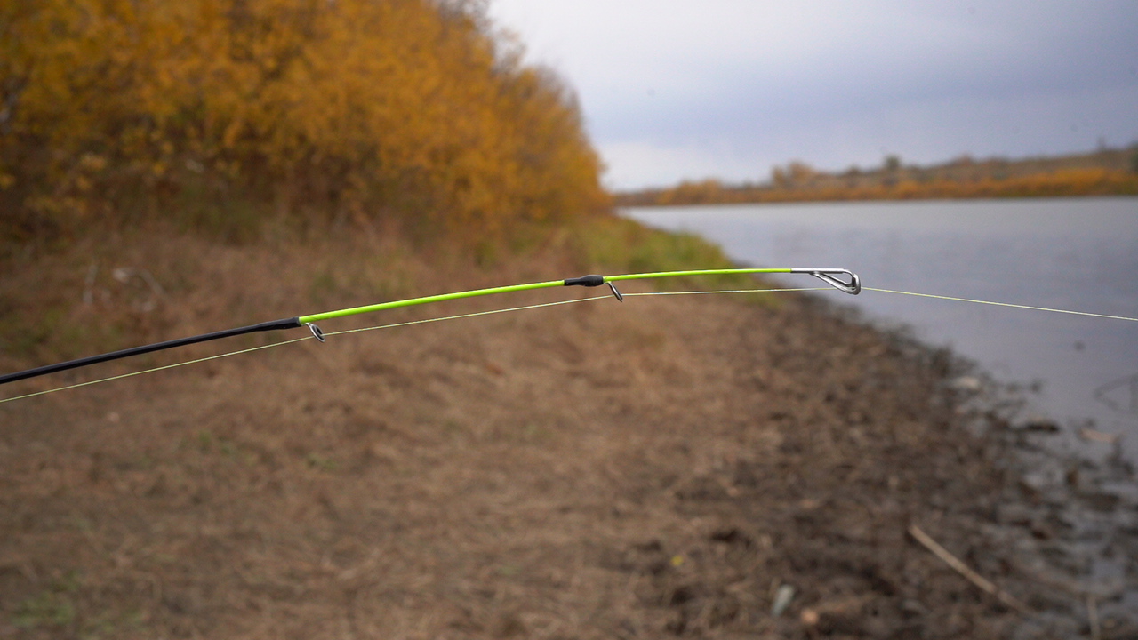 Рыбалка. Ловля леща на фидер на течении на реке смотреть онлайн