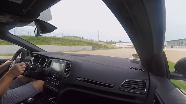 HOT LAP: Renault Mégane R.S. Trophy-R – Fastest FWD? – Onboard смотреть онлайн
