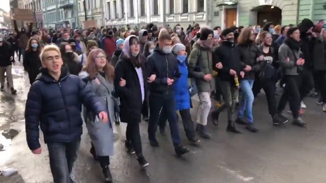 Протестующие перекрыли улицу в Петербурге смотреть онлайн