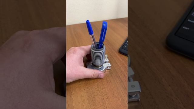 Загадочная и практичная подставка для ручек и карандашей #newobzorshik смотреть онлайн