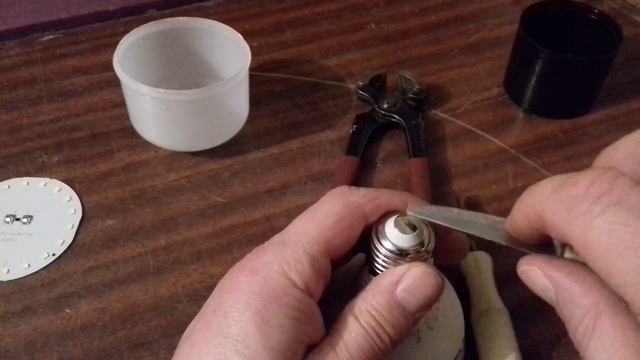 Ремонт светодиодной лампы - экономки. Мигает шалунья. смотреть онлайн