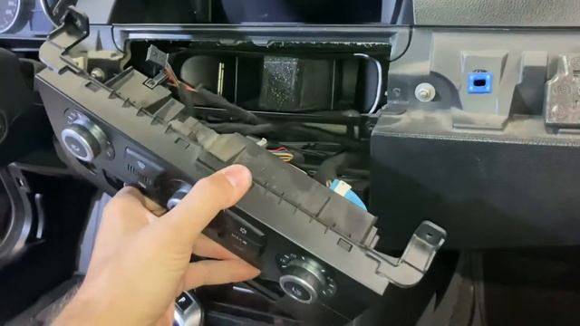 BMW E60 как снять штатную магнитолу смотреть онлайн