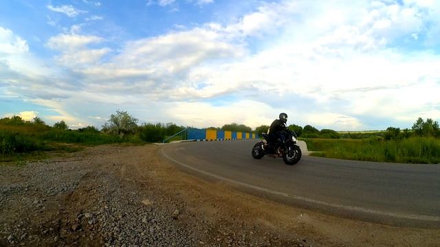 Kawasaki Z800 Vs Kawasaki Er5 • Поменялись Мотоциклами • Первые Впечатления от Kawasaki Z800 2016 смотреть онлайн