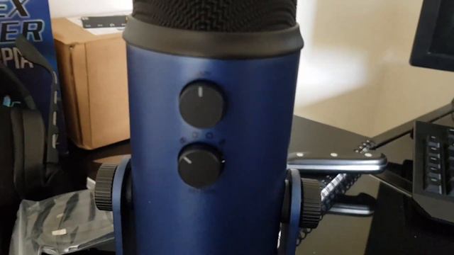 Blue Yeti Unboxing + Setup Tour (ASMR) смотреть онлайн