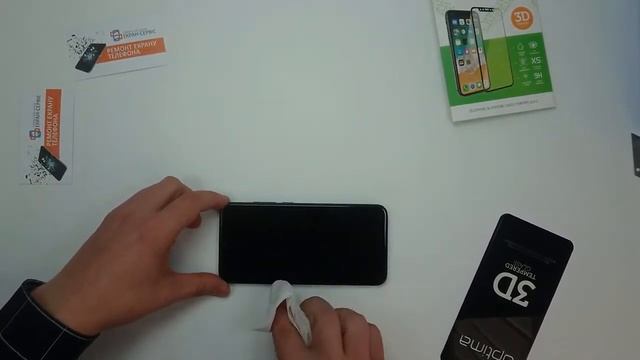 Как наклеить защитное стекло Xiaomi Redmi 8 смотреть онлайн