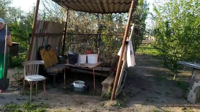 Шкафы, цветы, бабушкины булки, громкий дедушка и немного местных просторов смотреть онлайн