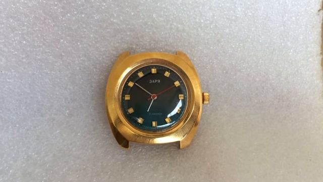 наручные часы Заря СССР в позолоте большие зеленые смотреть онлайн