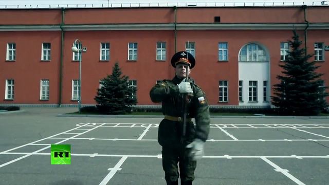 «С высоко поднятой головой» правнук ветерана Великой Отечественной пройдёт по К online video cutte смотреть онлайн