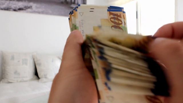 Шоу Две Бумаги - Угадайте сколько денег в этой пачке? смотреть онлайн