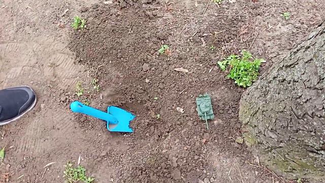 Закапываем танк из пластилина Tiger 1 смотреть онлайн
