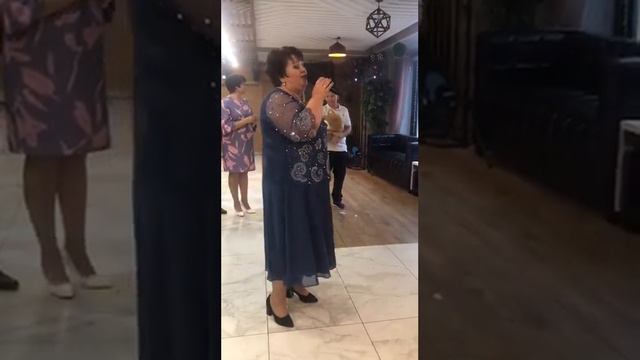 Исполнение песни детям в подарок на свадьбу..."Ты знаешь как хочет мама..." смотреть онлайн