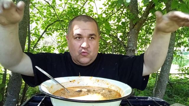 Обжор - рассольник в казане на огне