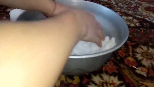 ЛЕПИМ СНЕГОВИКА ИЗ СНЕГА В КВАРТИРЕ! смотреть онлайн