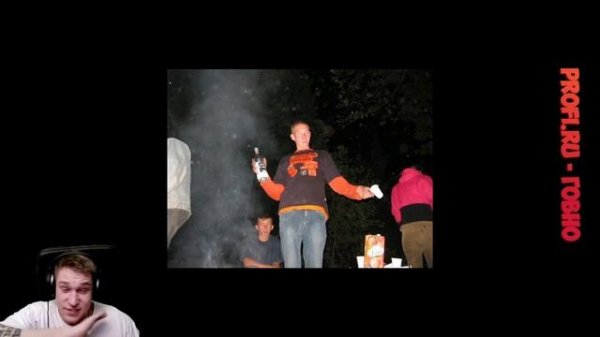 Ресторатор показывает свои старые фотографии