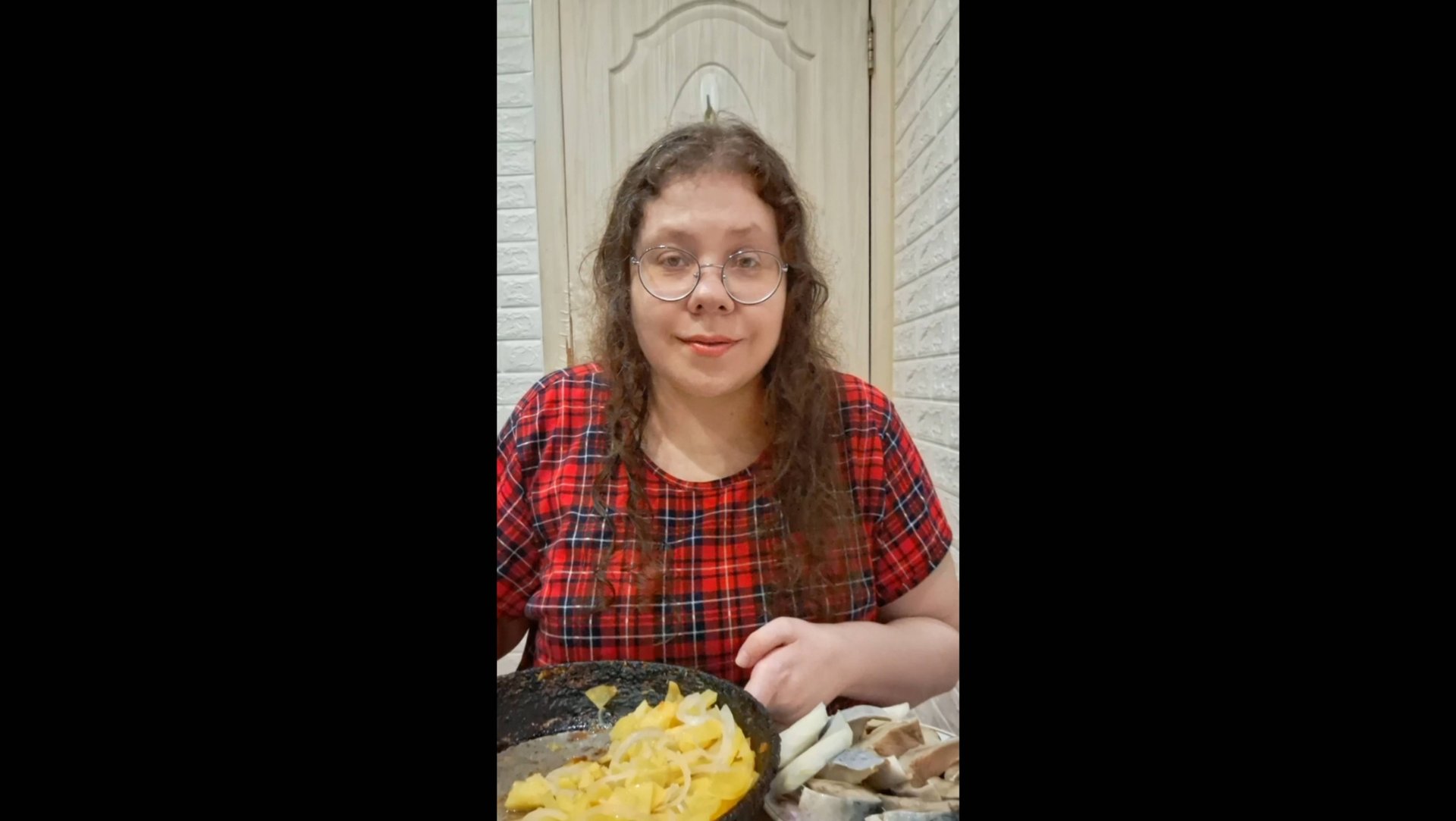 Ирина Рис Мукбанг - Картошка жареная, Селёдка/Муж подарил кольцо смотреть онлайн