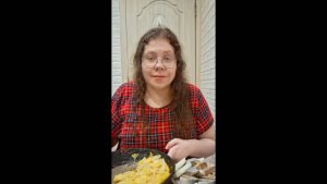 Ирина Рис Мукбанг - Картошка жареная, Селёдка/Муж подарил кольцо