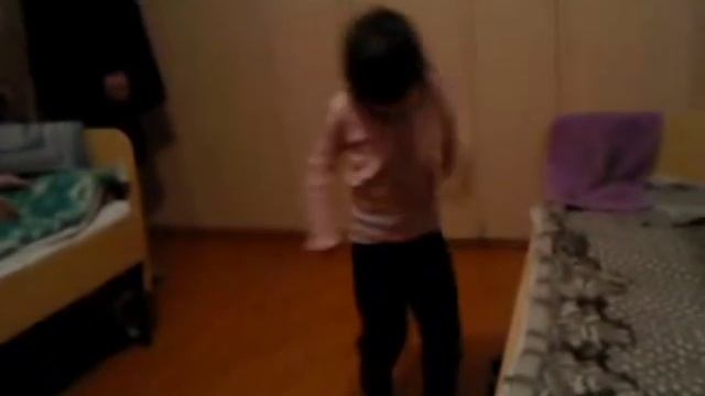6-летняя девочка танцует тектоник смотреть онлайн