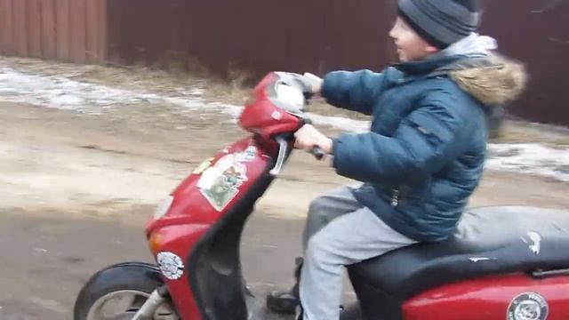 Первый раз на скутере! Тимка жарит! смотреть онлайн