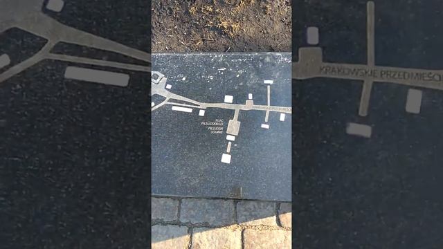 Музыкальная скамейка в Варшаве около музея Шопена смотреть онлайн