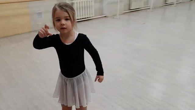 Девочка танцует. Гончарова Анастасия, чачача 5 лет смотреть онлайн