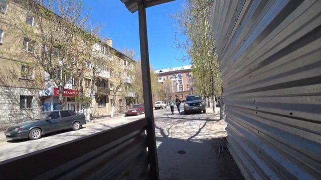 Караганда | к театру Музкомедии мимо стройки под навесом на улице Лободы на первое мая 2021 года смотреть онлайн