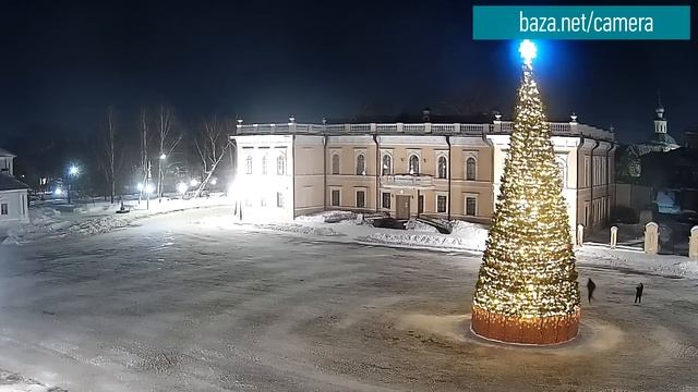 Залезли на елку и ломали игрушки. Кремлевская площадь (31.01.2024 в 01:24) смотреть онлайн