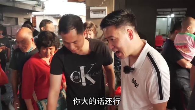 码头盘货刚上岸的海鲜，场面十分混乱，700多块抢到好多大宝贝！#小文哥吃吃吃#斑点鸡笼鲳#方斑东风螺#泥东风螺 смотреть онлайн
