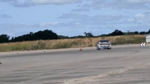 Ford Escort RS200 Wilding, drifting, and spins out смотреть онлайн