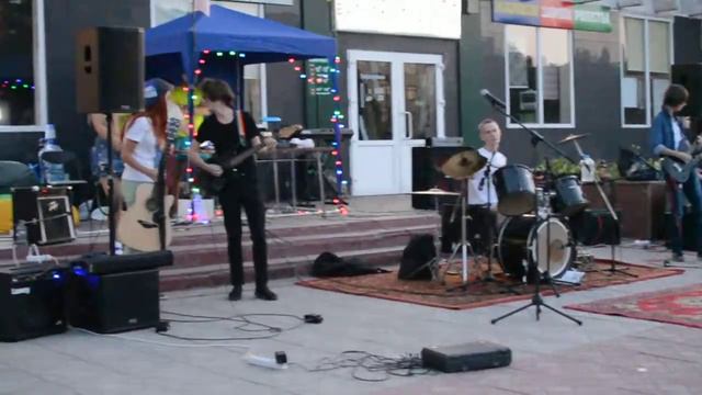 В траве сидел кузнечик. Панковый Лисичанск. смотреть онлайн