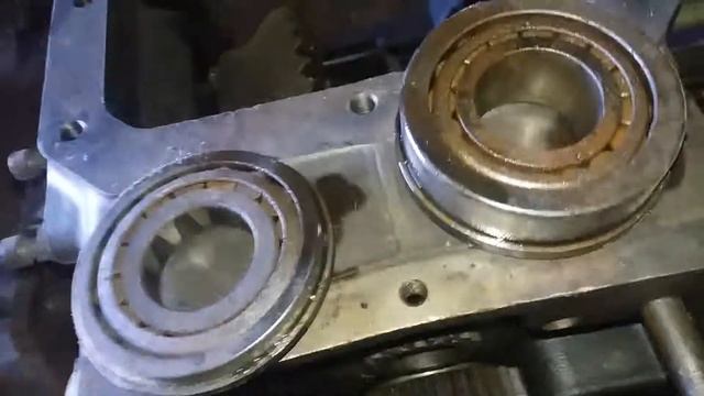 Ремонт коробки передач трактора New Holland TL 5060, TL100. Сборка виховного вала. смотреть онлайн