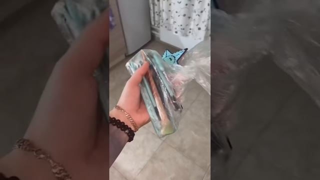 КАК ОЧИСТИТЬ КИСТОЧКИ ДЛЯ МАКИЯЖА ?! САМАЯ БЮДЖЕТНАЯ ЧИСТИЛКА ВСЕГО ЗА 200₽ #shorts смотреть онлайн