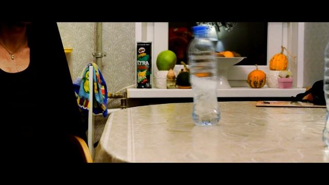 ЧЕЛЛЕНДЖ - BOTTLE FLIP CHALLENGE смотреть онлайн