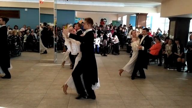 Выступает народный ансамбль спортивного бального танца «Радуга» смотреть онлайн