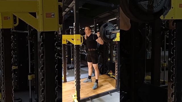Изучение и отработка новой техники глубокого тяжелоатлетического приседа. 120кг