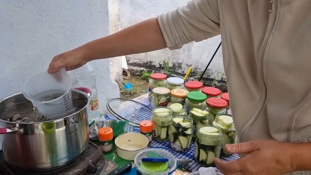 Закрываю по 50 банок! Все просят рецепт! Без заморочек! Маринованные хрустящие кабачки на зиму смотреть онлайн