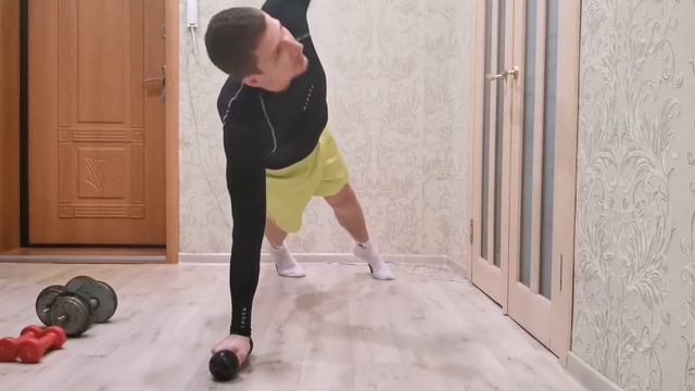 "ОТЖИМАНИЯ ОТ ПОЛА" Несколько вариаций, с гантелями и без смотреть онлайн