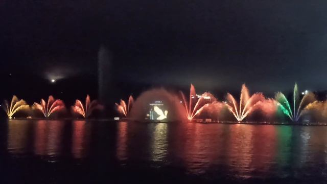 Поющий фонтан на озере Абрау смотреть онлайн