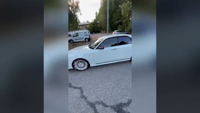 Установка сплиттеров Nissan Gloria HY34 ??