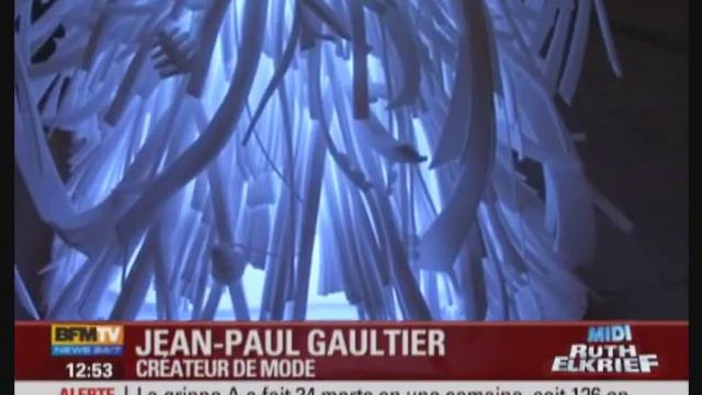 CARLA BRUNI SARKOZY SAPIN DE NOEL DES CREATEURS 2009 avec Jean Paul Gaultier... смотреть онлайн