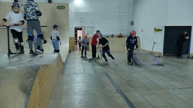 ⚡Трюки на самокате⚡ Скейт парк BunnyHop Москва Смольная 24 А #крытыйскейтпарк смотреть онлайн
